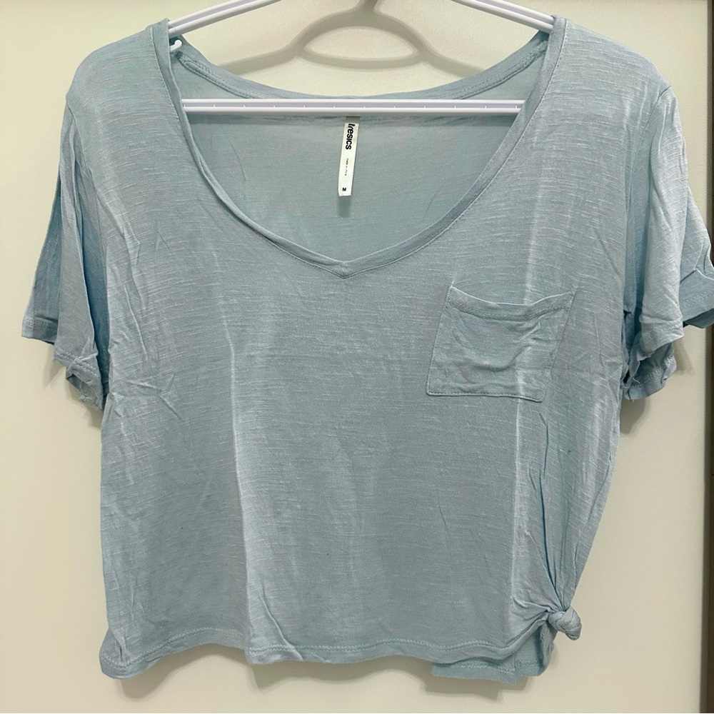 Tresics V-Neck Cropped Tee